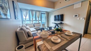 Deluxe Double Suites | Room amenity - EG PRIVATE HOUSE - SERVICE APARTMENT HOTEL (Taguig)