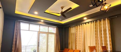 Basic Apartment, 1 Double Bed with Sofa bed, Mountain View | Living room | Flat-screen TV