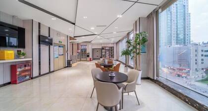 IU Hotel (Chongqing Yangjiaping Pedestrian Street Subway Station)