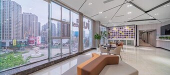 IU Hotel (Chongqing Yangjiaping Pedestrian Street Subway Station)