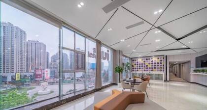 IU Hotel (Chongqing Yangjiaping Pedestrian Street Subway Station)