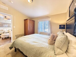 4 chambres, fer et planche à repasser, lit de bébé portatif, Wi-Fi