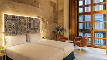 Habitación Premium | Minibar, caja fuerte, wifi gratis y ropa de cama