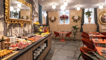 Dagelijks ontbijtbuffet (EUR 17 per persoon)