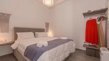 1 habitación, tabla de planchar con plancha, wifi gratis y ropa de cama