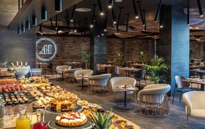 Tägliches Frühstücksbuffet gegen Gebühr