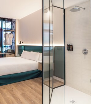 Classic Room | Down comforters, minibar, in-room safe, desk -  Axel Hotel Bilbao – Adults Only (Bilbao)