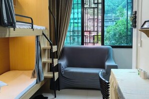 Ảnh chưa phân loại, 4 trong số 17 ảnh, nút