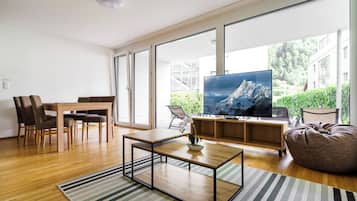 Apartemen Comfort | Area keluarga | TV layar datar, Netflix, lantai berpemanas, dan layanan streaming