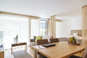 Premium bedding, down duvets, memory-foam beds, individually decorated - Relaxed Urban Living  (Dornbirn)