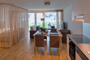Studio tiện nghi đơn giản, không hút thuốc, ban công | 2 phòng ngủ, bộ đồ giường cao cấp, chăn bông