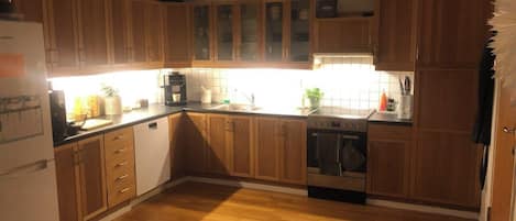Cookware/dishes/utensils