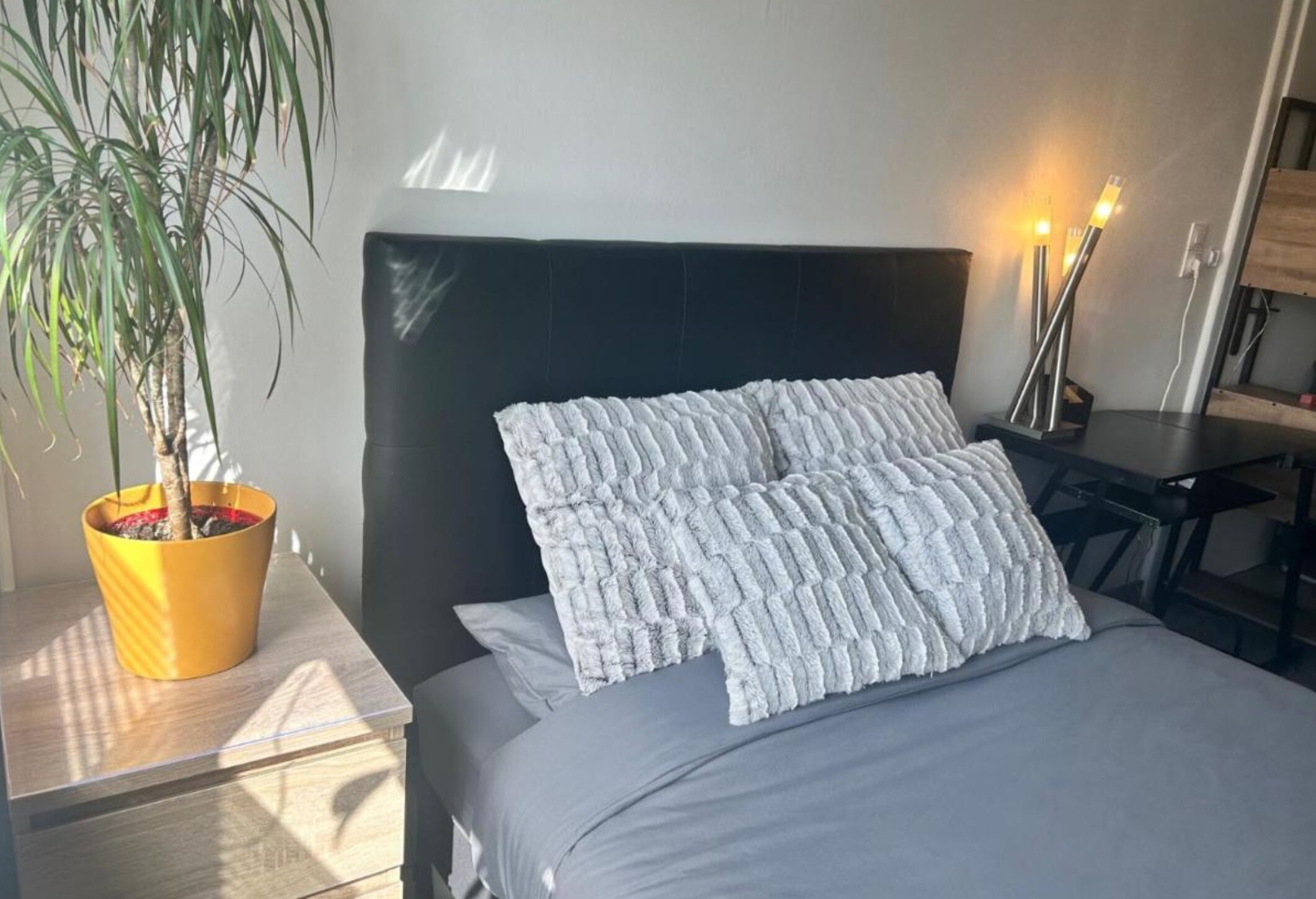 办公桌、熨斗/熨衣板、免费 WiFi、床单