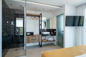 7 bedrooms, in-room safe, iron/ironing board, travel cot - Omnia Luxury Villa, 100m2 Pool, Whirlpool & Gym (9JM7+G9X Arkadi, Greece)