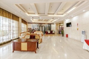 A spacious lobby with a reception desk, sofas, and a large mirror. - Fulong Hotel (Ya'an)