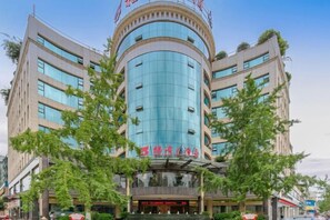 Unclassified image, 2 of 34, button - Fulong Hotel (Ya'an)