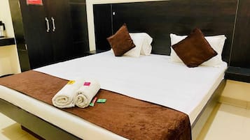1 bedroom, iron/ironing board, bed sheets