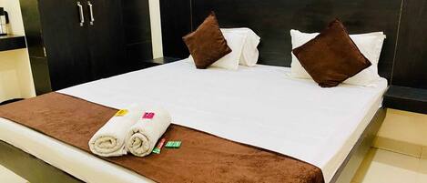 1 bedroom, iron/ironing board, bed sheets
