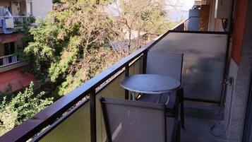 Apartment, 3 Bedrooms, Smoking, Balcony | Outdoor dining