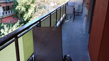 Apartment, 3 Bedrooms, Smoking, Balcony | Property grounds
