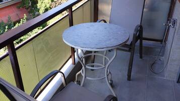 Apartment, 3 Bedrooms, Smoking, Balcony | Outdoor dining