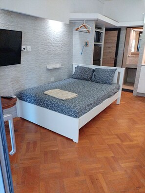 Apartment, 3 Bedrooms, Smoking, Balcony