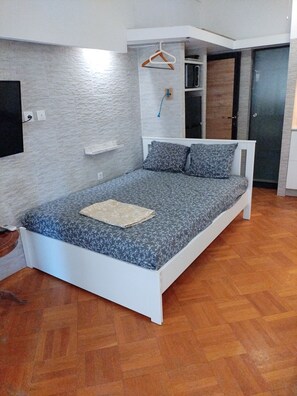 Apartment, 3 Bedrooms, Smoking, Balcony