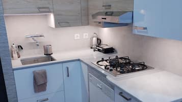 Apartment, 3 Bedrooms, Smoking, Balcony | Interior