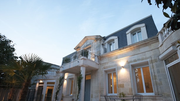 A large, elegant house with a spacious patio, a balcony, and a dining area with outdoor furniture. - La Chartreuse-Bordeaux (Bordeaux)