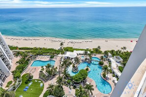 Pool - Premium Amenities Studio - Ocean View (Sunny Isles Beach)
