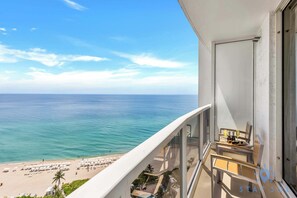 Property grounds - Premium Amenities Studio - Ocean View (Sunny Isles Beach)
