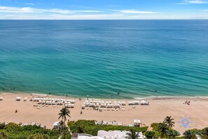 On the beach - Premium Amenities Studio - Ocean View (Sunny Isles Beach)