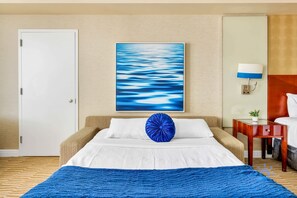 Desk, iron/ironing board, travel crib, WiFi - Premium Amenities Studio - Ocean View (Sunny Isles Beach)