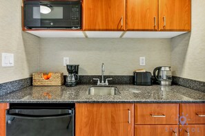 Coffee/tea maker, microwave, toaster, cookware/dishes/utensils - Premium Amenities Studio - Ocean View (Sunny Isles Beach)