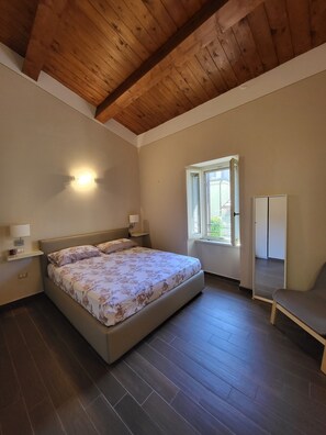 2 bedrooms, WiFi, bed sheets - Cozy apartment, inside the walls of Bevagna, newly renovated. (Bevagna)