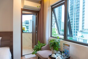 Phòng đôi Deluxe | Khu phòng khách | TV LCD 40-inch có truyền hình cáp, các kênh phim phải trả tiền 