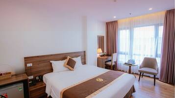 Hypo-allergenic bedding, minibar, individually decorated