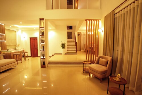 The Grand Bliss, Kottawa, 3-bedroom villa with AC, WiFi, Private Pool, and Gym