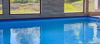 Modern Sfeervol Appartement met Zwembad, Direct bij de Skipiste en Golfbaan, in Winterberg