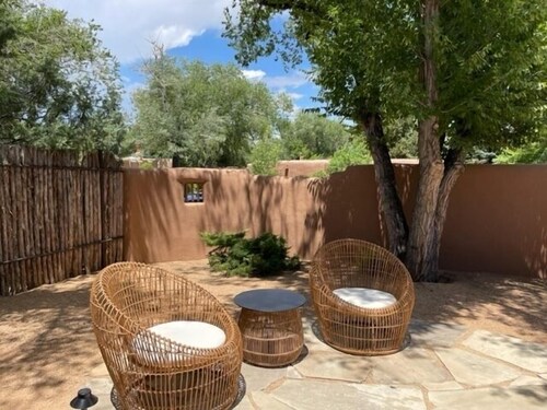 MONTE VISTA. Post Modern Meets Santa Fe.