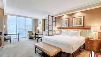 Een bureau, een strijkplank/strijkijzer, wifi, beddengoed