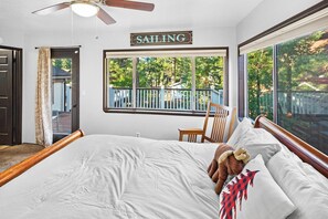 4 bedrooms, WiFi - Lake Pointe Retreat By Destination Big Bear:Close to Village and Marina! Hot Tub! Pool Table! Shuffleboard! Air Hockey! Fully Fenced Yard! Pet Friendly! (Big Bear Lake)