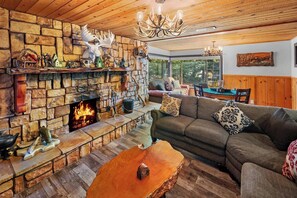 TV, fireplace, video games, table football - Lake Pointe Retreat By Destination Big Bear:Close to Village and Marina! Hot Tub! Pool Table! Shuffleboard! Air Hockey! Fully Fenced Yard! Pet Friendly! (Big Bear Lake)