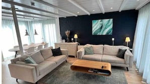 Living area - Cosy Beach House in Family Park (Ouddorp)