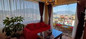 Deluxe-íbúð - svalir - fjallasýn | Rúm með „pillowtop“-dýnum, míníbar, skrifborð