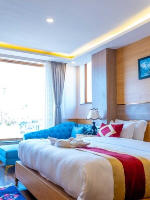 Apartament Deluxe, balcó, vistes a la muntanya | 1 dormitori, matalassos amb encoixinament addicional i minibar