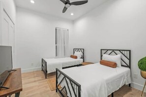 3 chambres, fer et planche Ă repasser, Wi-Fi, draps fournis