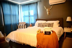 3 sovrum, skrivbord, strykjärn/strykbräda och resesäng