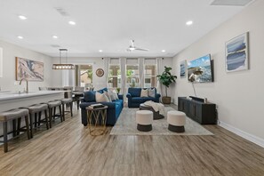 تلفزيون ذكي، مكتب، شاشة كمبيوتر