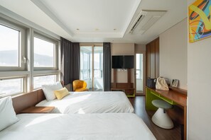 Premium bedding, in-room safe, laptop workspace, blackout curtains - Urbanstay Haeundae Station (Busan)